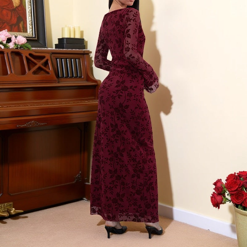 Kvinnors eleganta maxiklänning med blommiga applikationer och transparenta ärmar Mirla-Eva Jonsson