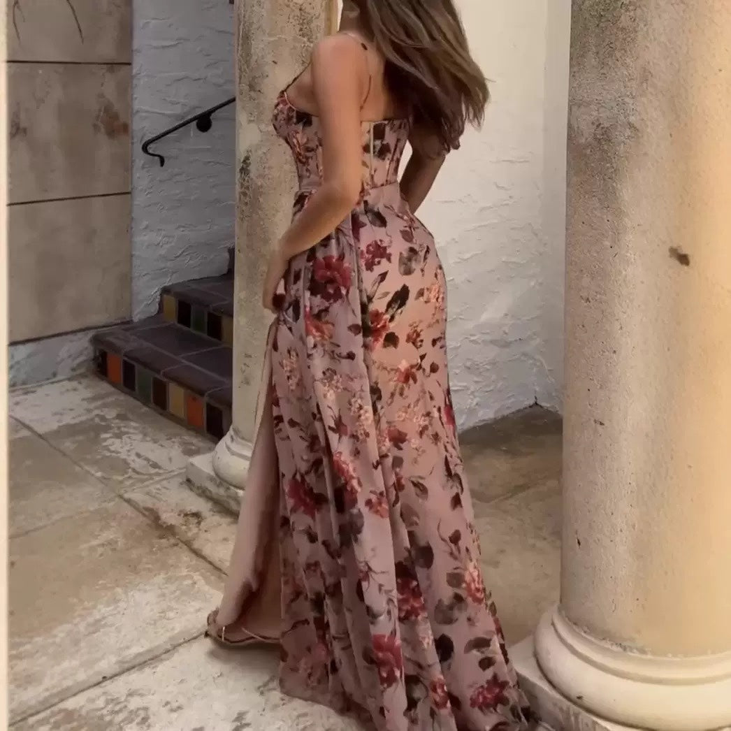 Kvinnors eleganta maxiklänning med blommönster och sidoklipp Mirla-Eva Jonsson