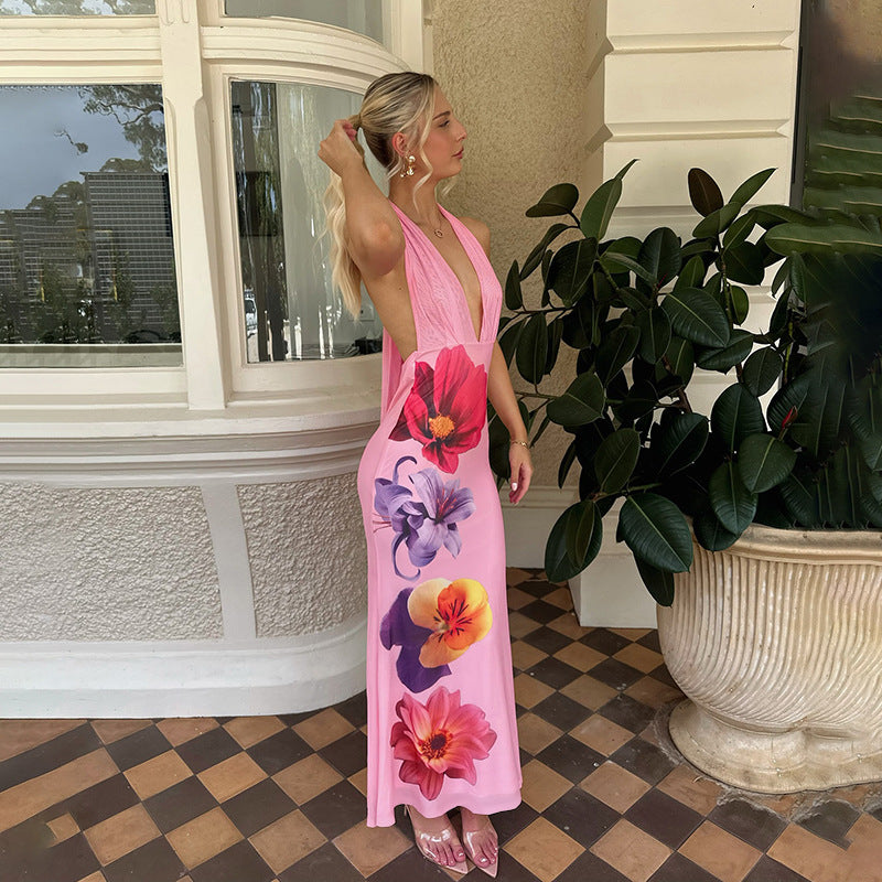 Kvinnors eleganta maxiklänning med djup V-hals och blommig design Mirla-Eva Jonsson