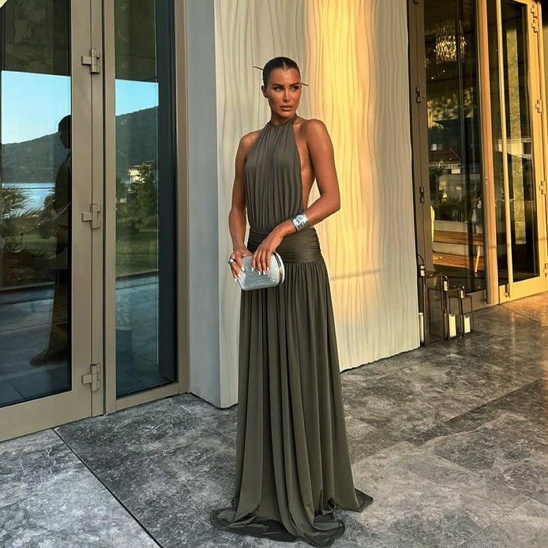 Kvinnors eleganta maxiklänning med hög krage och flödande tyg Mirla-Eva Jonsson