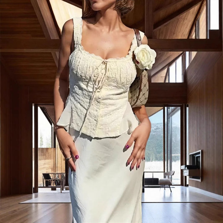 Kvinnors eleganta maxiklänning med off-shoulder design och sofistikerade volangdetaljer-Eva Jonsson