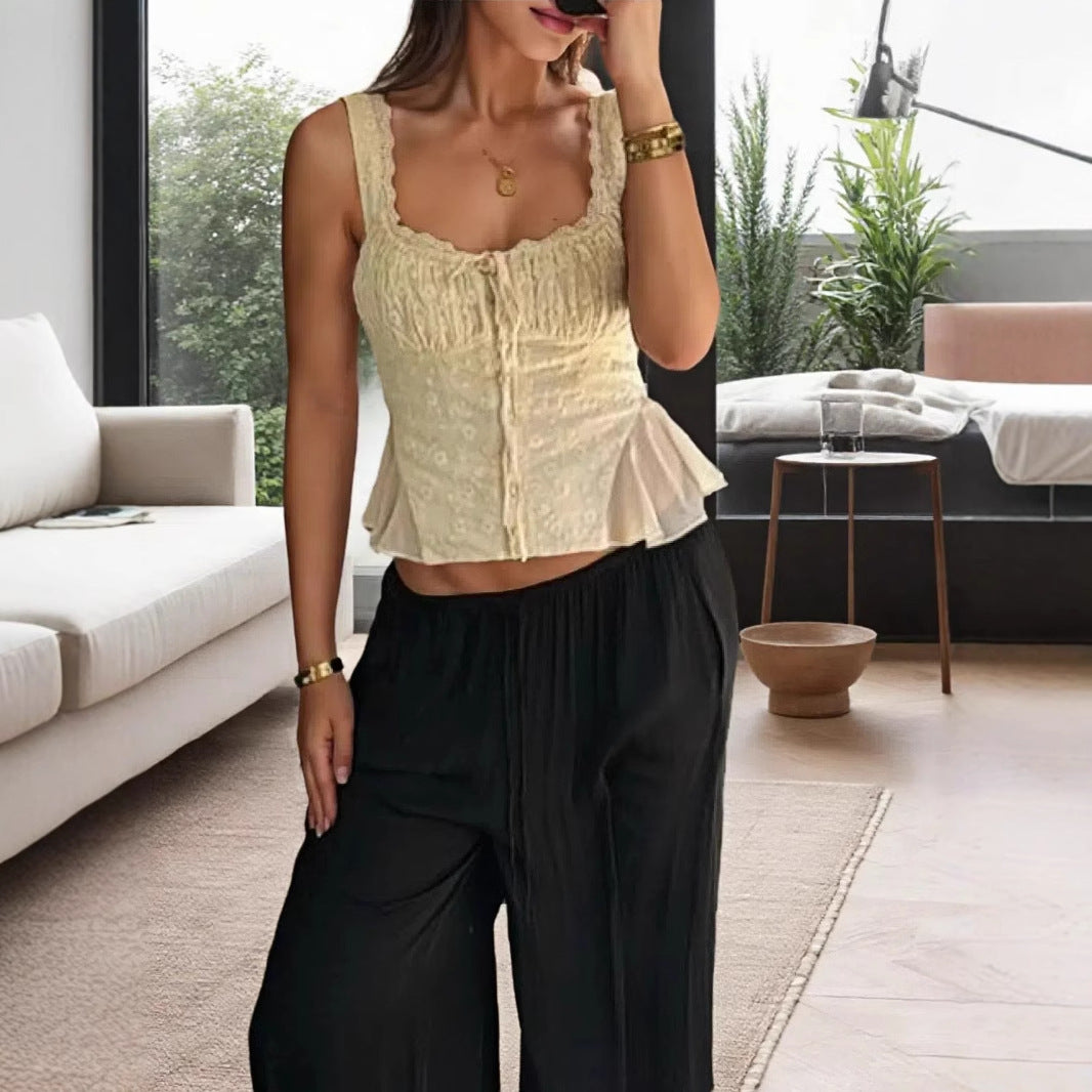 Kvinnors eleganta maxiklänning med off-shoulder design och sofistikerade volangdetaljer-Eva Jonsson