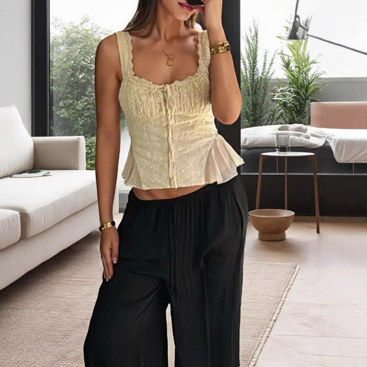 Kvinnors eleganta maxiklänning med off-shoulder design och sofistikerade volangdetaljer-Eva Jonsson