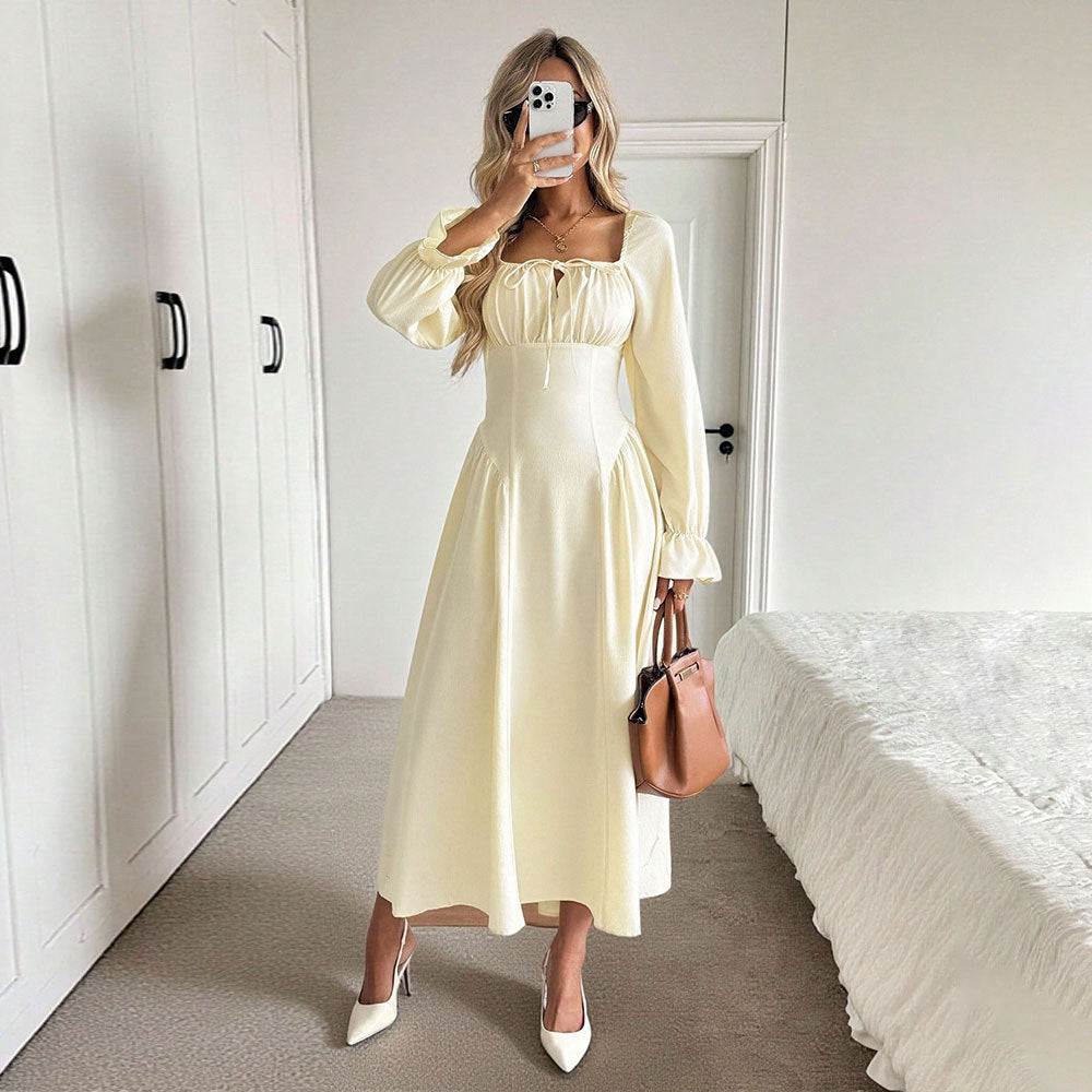 Kvinnors eleganta maxiklänning med sofistikerad dragsko och puffärmar Mirla-Eva Jonsson