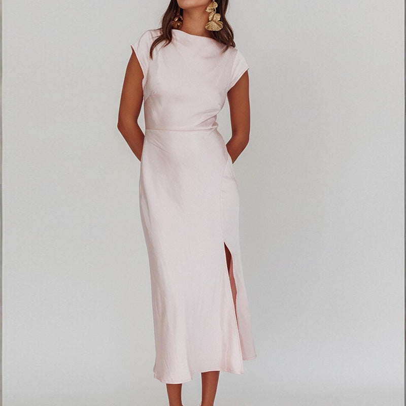 Kvinnors eleganta midi-klänning med chic ståkrage och flödande satin Mirla-Eva Jonsson