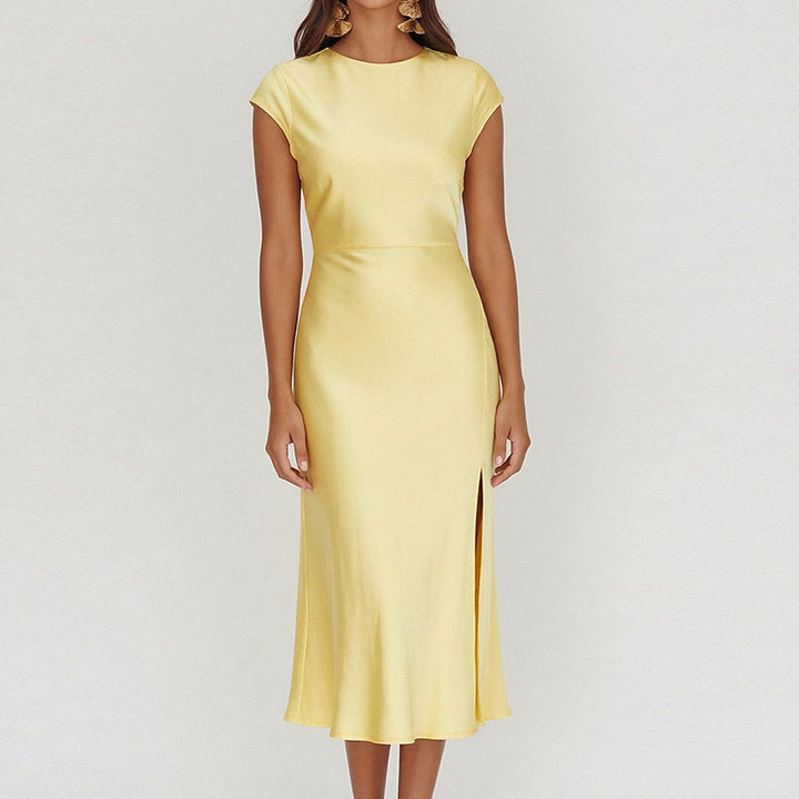 Kvinnors eleganta midi-klänning med chic ståkrage och flödande satin Mirla-Eva Jonsson