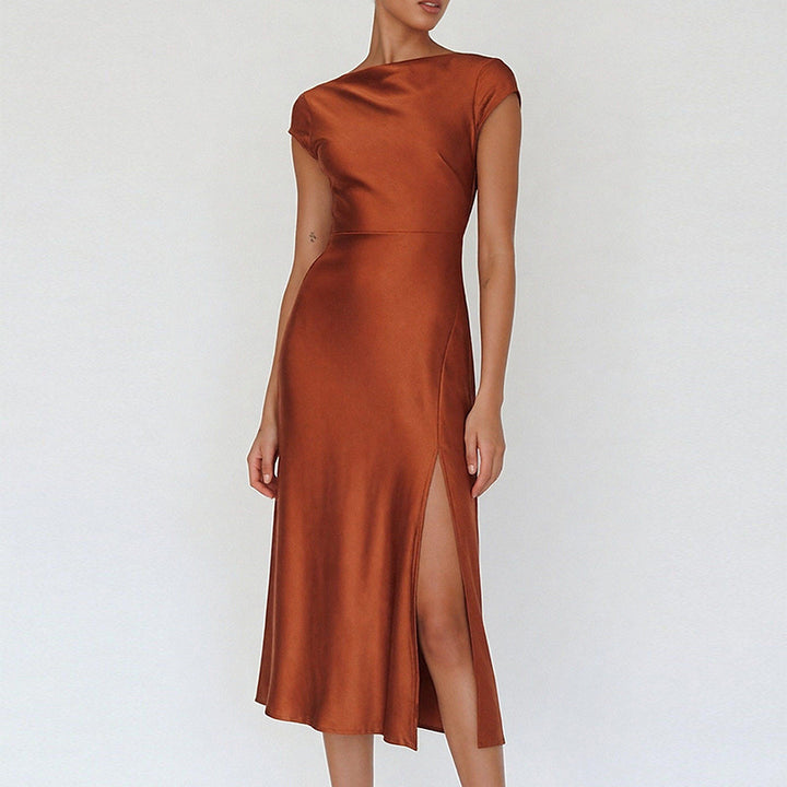 Kvinnors eleganta midi-klänning med chic ståkrage och flödande satin Mirla-Eva Jonsson