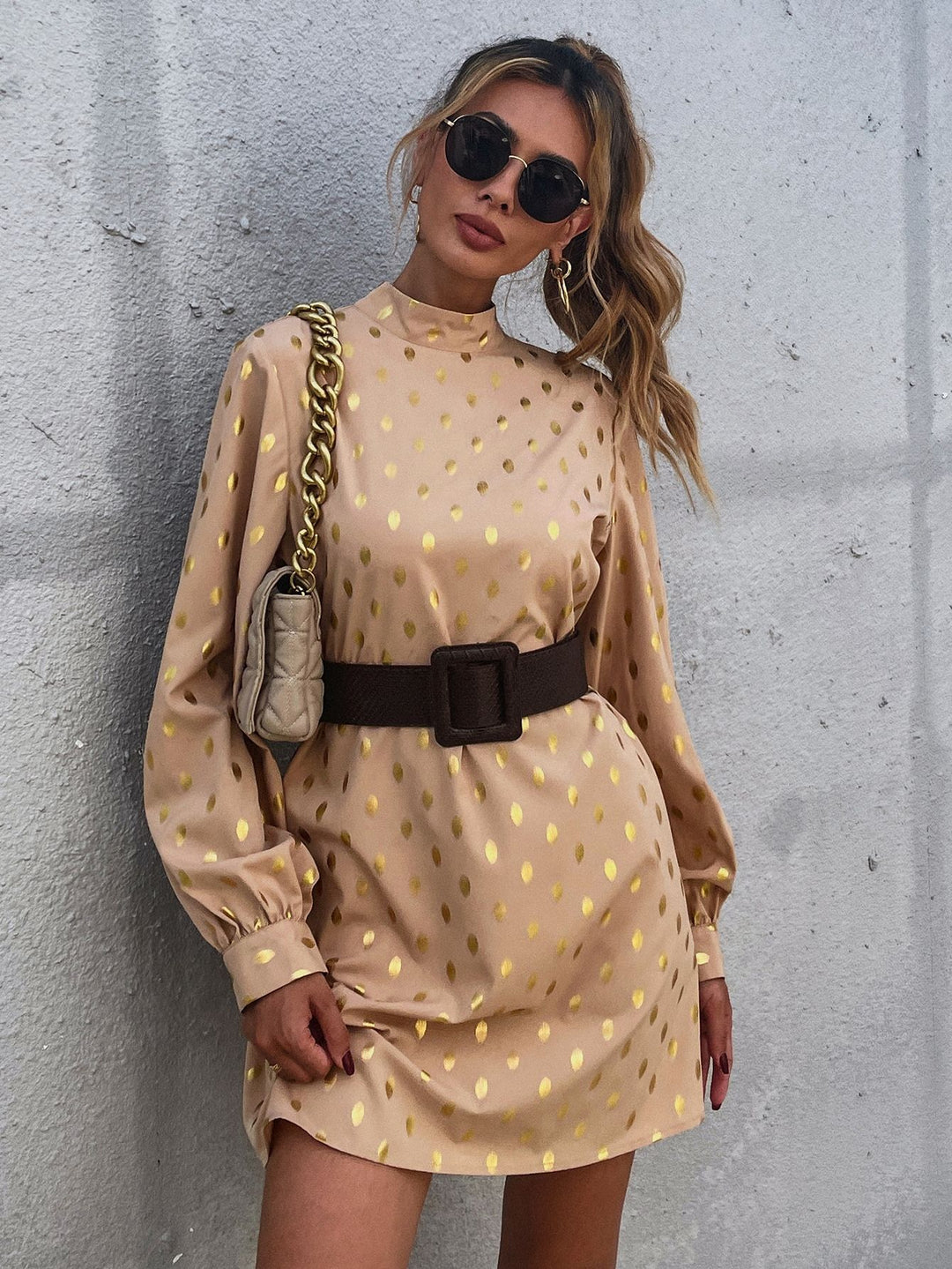 Kvinnors eleganta mini klänning med glänsande detaljer och avslappnad passform Mirla-Eva Jonsson