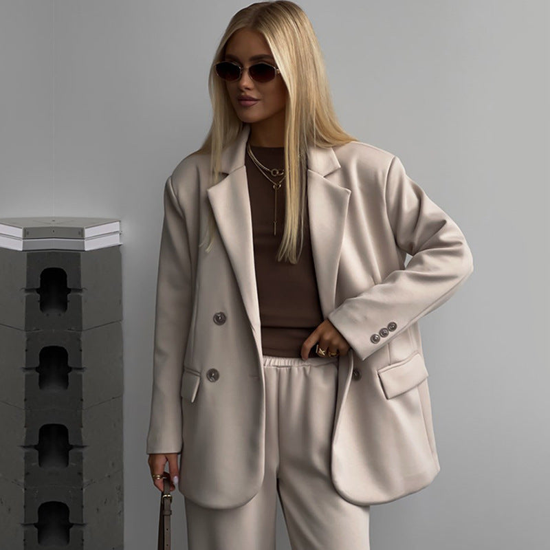 Kvinnors eleganta och avslappnade tvådelade set med oversized blazer och vida byxor Eva Jonsson-Eva Jonsson