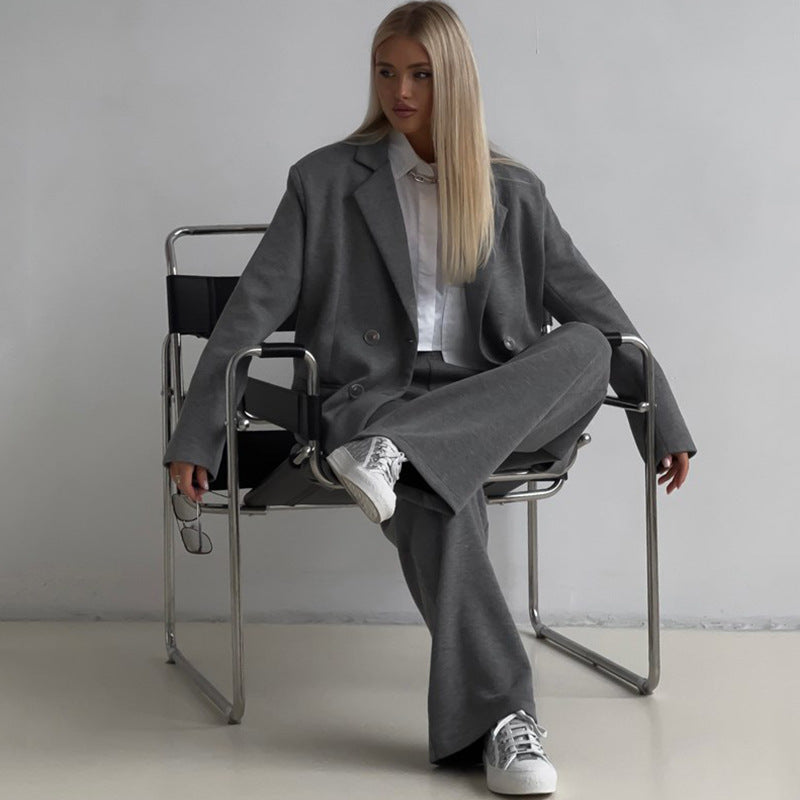 Kvinnors eleganta och avslappnade tvådelade set med oversized blazer och vida byxor Eva Jonsson-Eva Jonsson