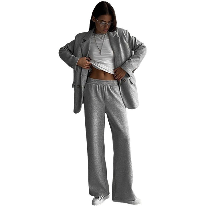 Kvinnors eleganta och avslappnade tvådelade set med oversized blazer och vida byxor Eva Jonsson-Eva Jonsson