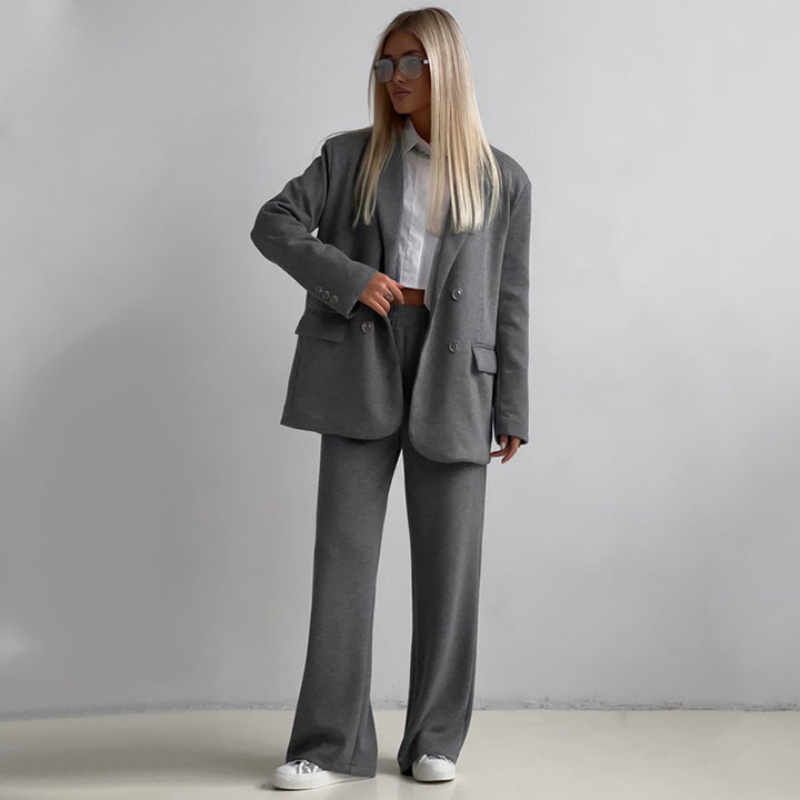 Kvinnors eleganta och avslappnade tvådelade set med oversized blazer och vida byxor Eva Jonsson-Eva Jonsson