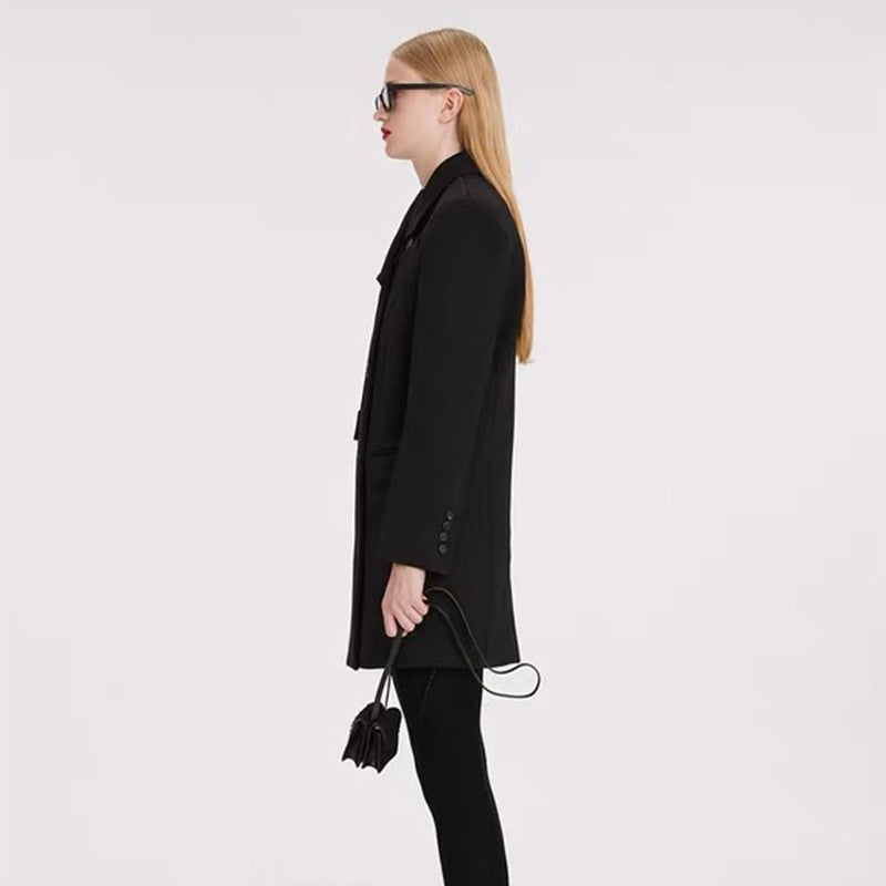 Kvinnors eleganta och högkvalitativa trench coat med modern skärning Mirla-Eva Jonsson