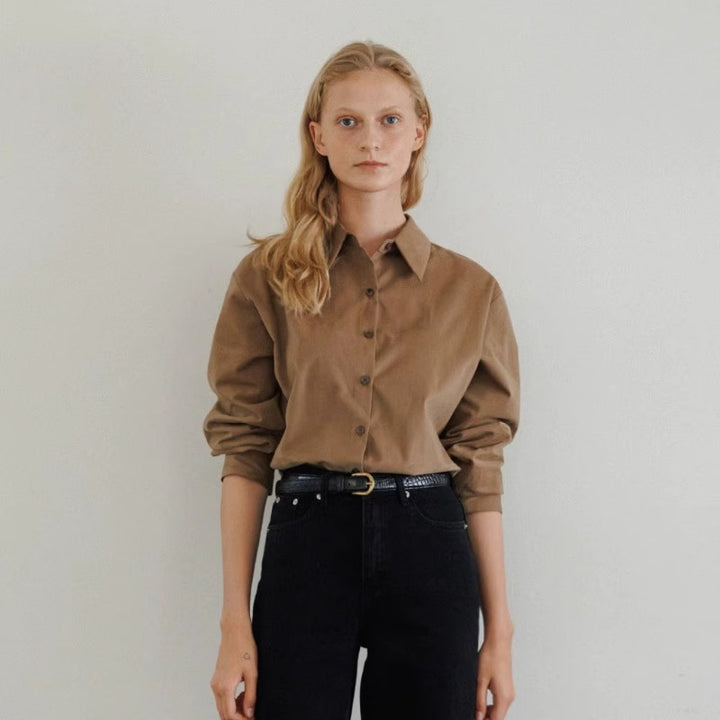 Kvinnors eleganta och lösa blus med smal krage Mirla-Eva Jonsson