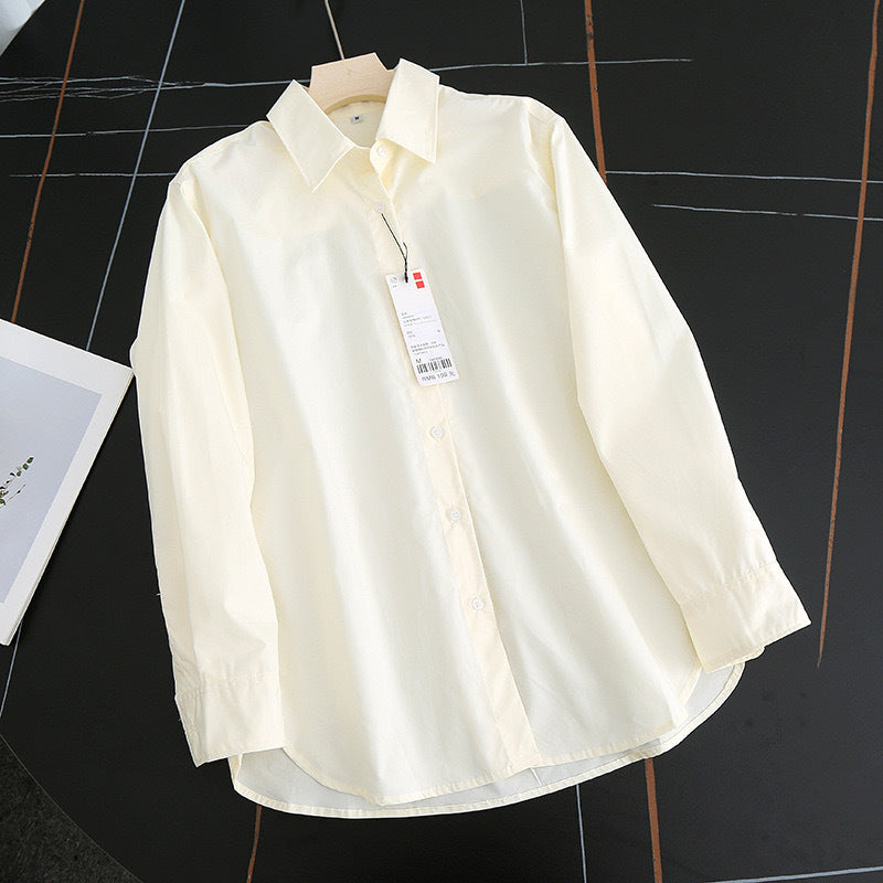 Kvinnors eleganta och luftiga blus med modern krage Mirla-Eva Jonsson