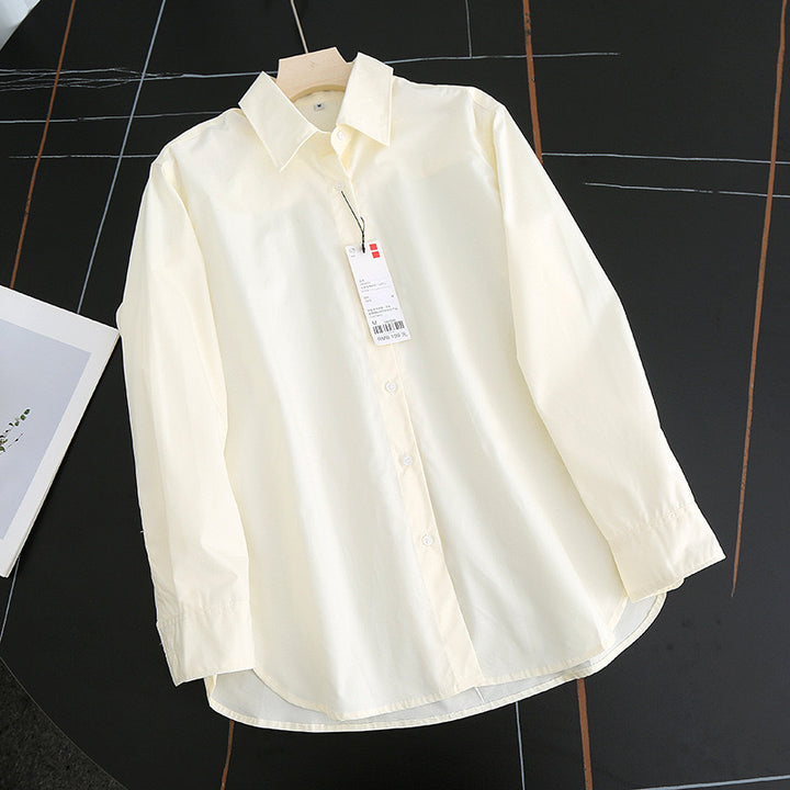 Kvinnors eleganta och luftiga blus med modern krage Mirla-Eva Jonsson