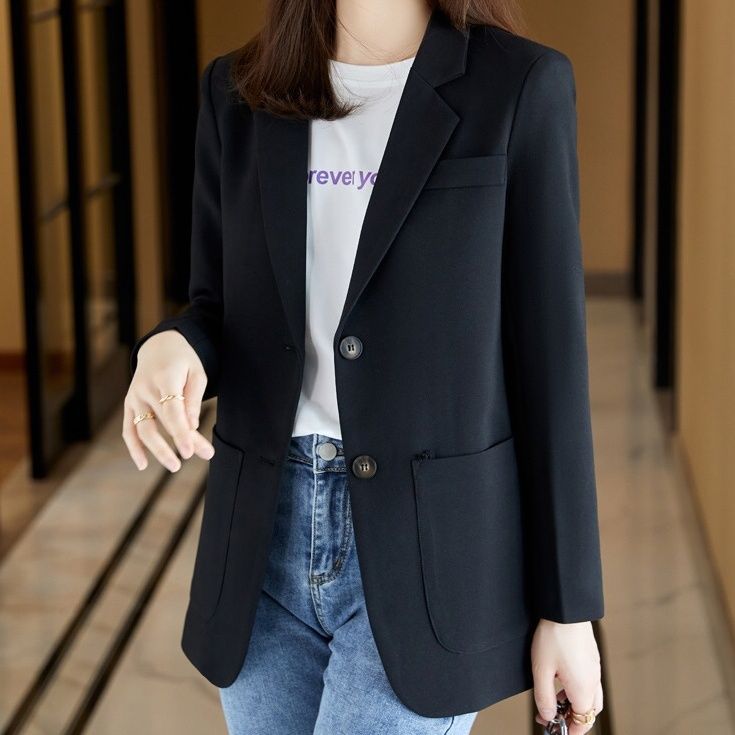Kvinnors eleganta och moderna blazer med fickor Mirla-Eva Jonsson