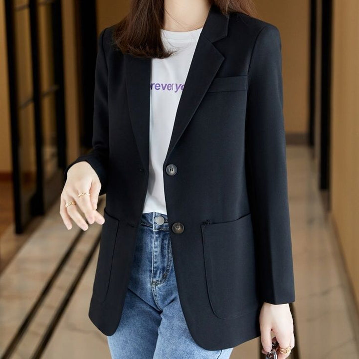Kvinnors eleganta och moderna blazer med fickor Mirla-Eva Jonsson