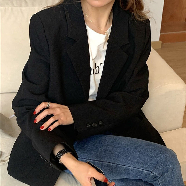 Kvinnors eleganta och moderna blazer med fickor Mirla-Eva Jonsson