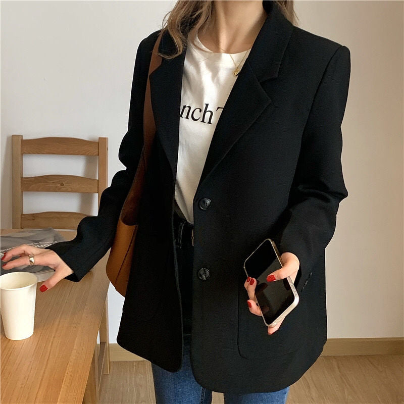 Kvinnors eleganta och moderna blazer med fickor Mirla-Eva Jonsson