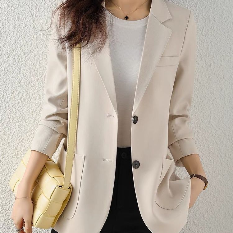 Kvinnors eleganta och moderna blazer med fickor Mirla-Eva Jonsson