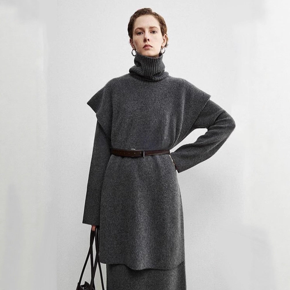 Kvinnors eleganta och moderna poncho med extra stort krage Mirla-Eva Jonsson