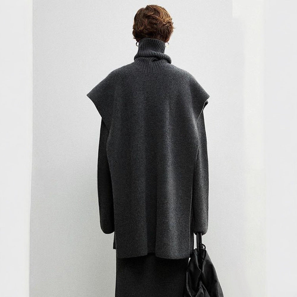 Kvinnors eleganta och moderna poncho med extra stort krage Mirla-Eva Jonsson