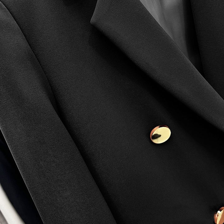 Kvinnors eleganta och moderna snitt blazer med dubbel knappslå Mirla-Eva Jonsson