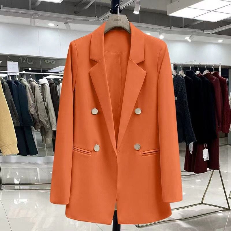 Kvinnors eleganta och moderna snitt blazer med dubbel knappslå Mirla-Eva Jonsson