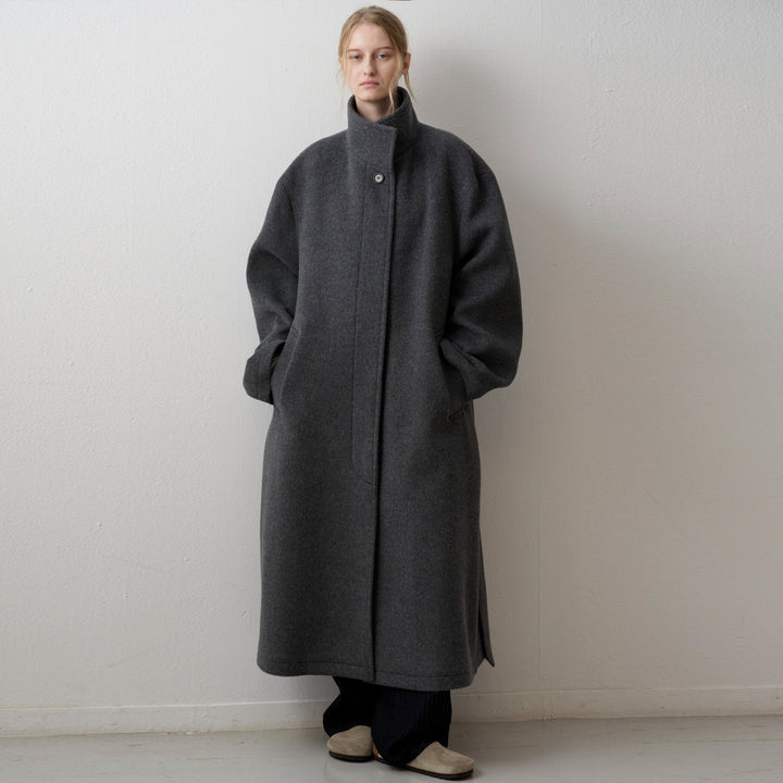 Kvinnors eleganta och oversized ullkappa Mirla-Eva Jonsson