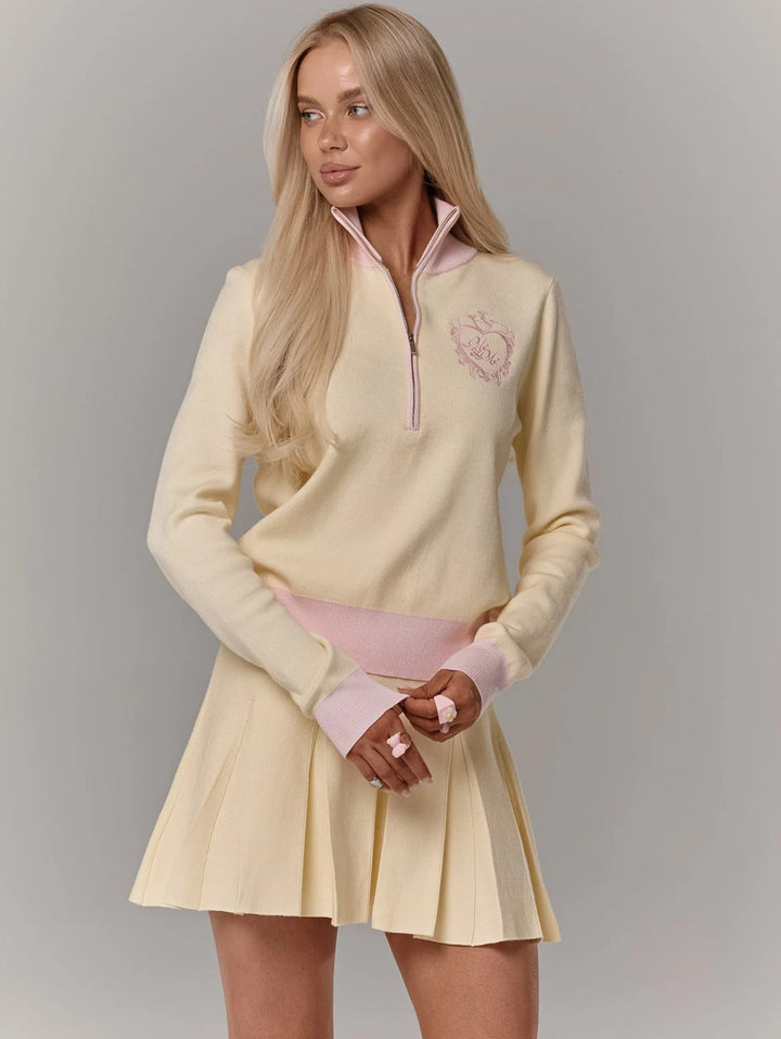 Kvinnors eleganta och sportiga stickade minikjol med hög krage och dragkedja Mirla-Eva Jonsson