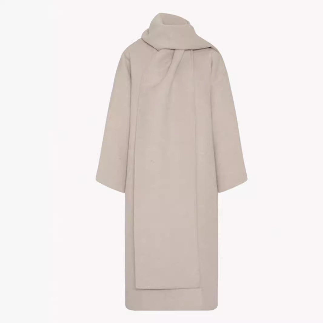 Kvinnors eleganta och tidlösa ullponcho med scarf Mirla-Eva Jonsson