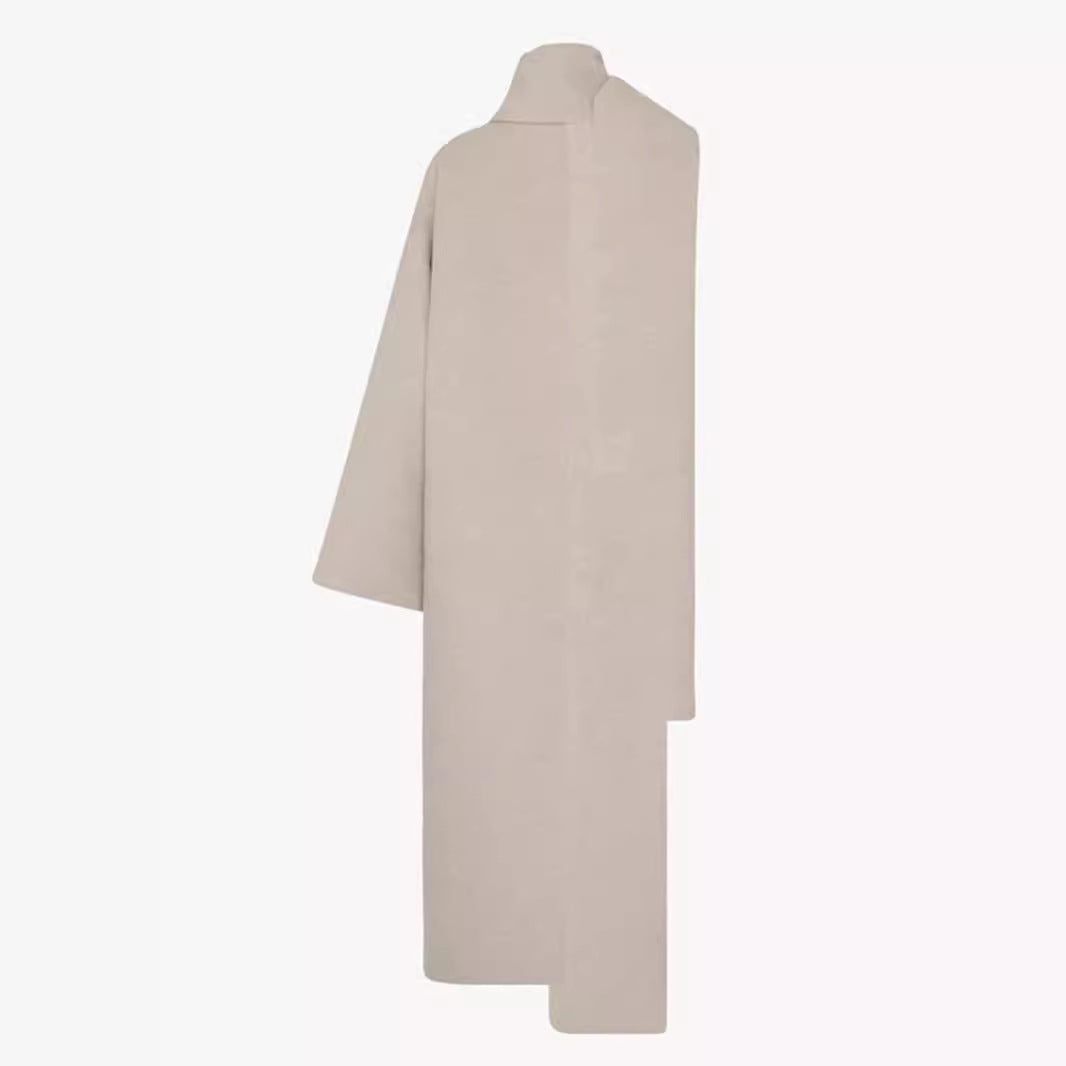 Kvinnors eleganta och tidlösa ullponcho med scarf Mirla-Eva Jonsson