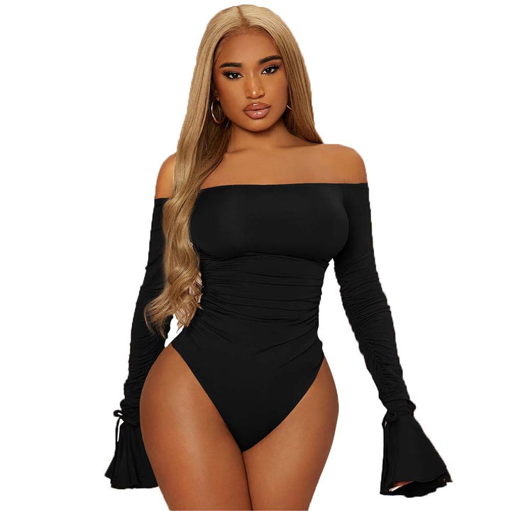 Kvinnors eleganta off-shoulder bodysuit med volangdetaljer och långa ärmar Mirla-Eva Jonsson