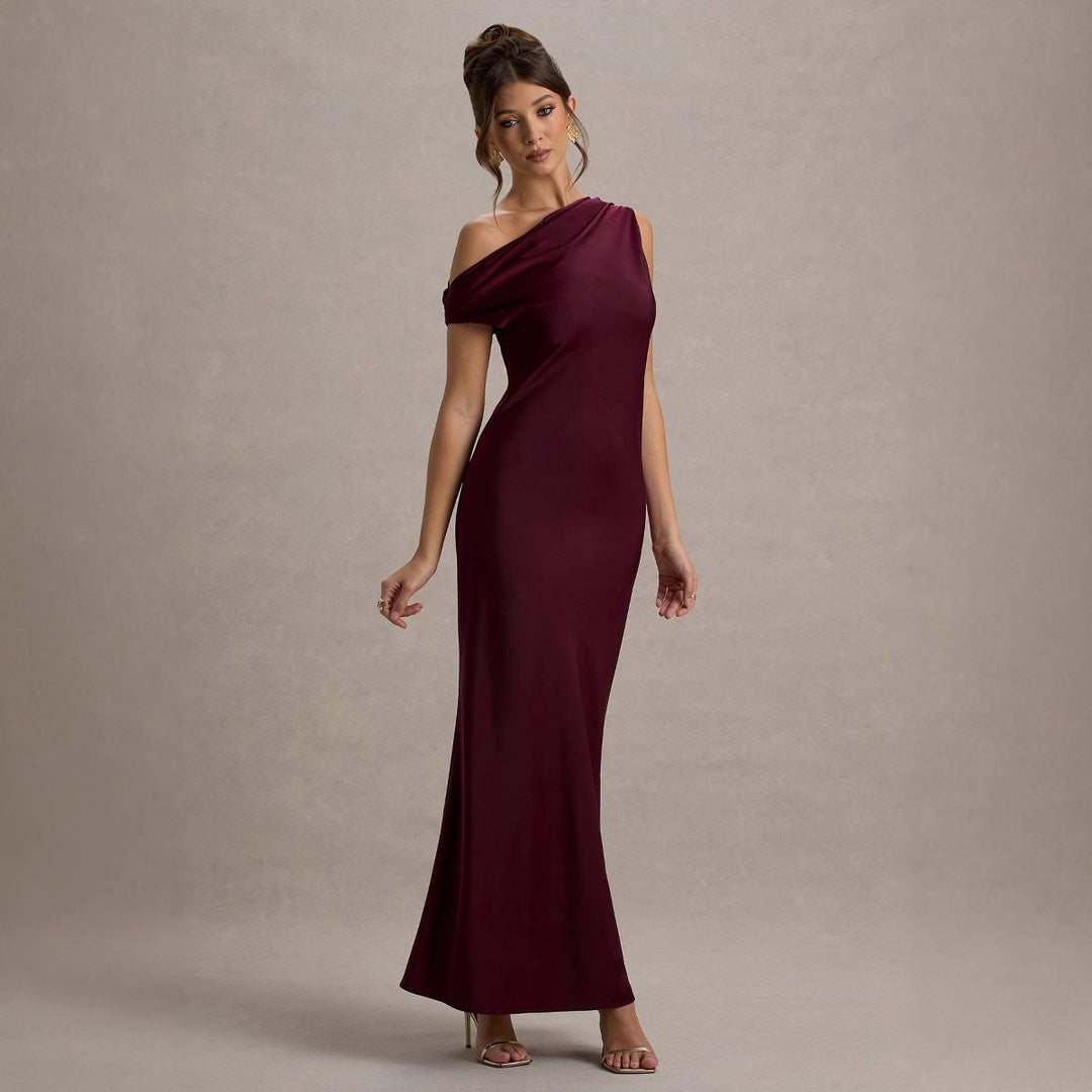 Kvinnors eleganta, off-shoulder maxi-klänning med svävande passform och volanger Mirla-Eva Jonsson