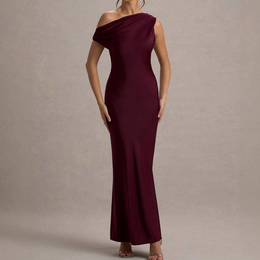Kvinnors eleganta, off-shoulder maxi-klänning med svävande passform och volanger Mirla-Eva Jonsson