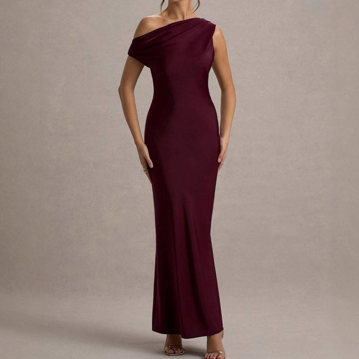 Kvinnors eleganta, off-shoulder maxi-klänning med svävande passform och volanger Mirla-Eva Jonsson