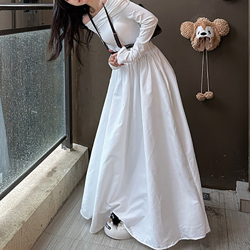 Kvinnors eleganta off-shoulder maxiklänning med moderna remdetaljer Mirla-Eva Jonsson