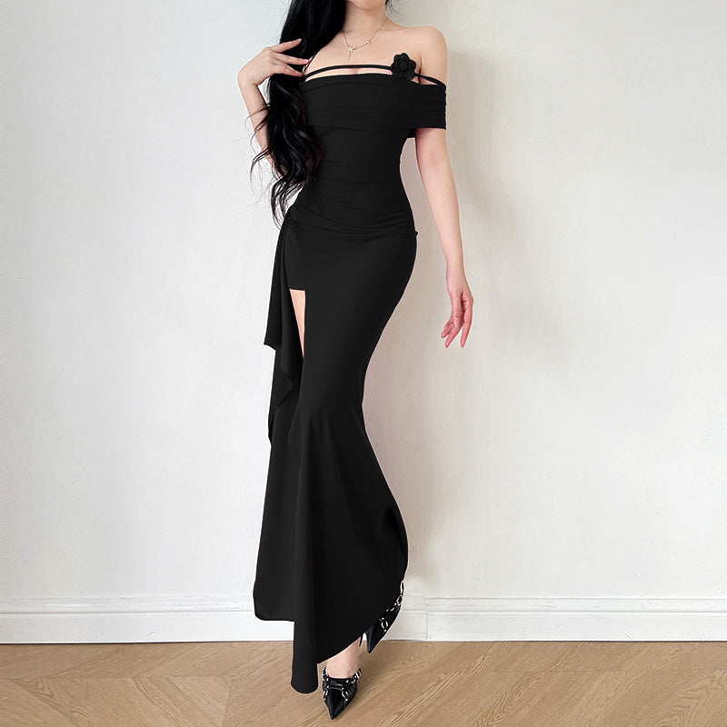 Kvinnors eleganta off-shoulder maxiklänning med sofistikerad skärning och blommiga detaljer-Eva Jonsson