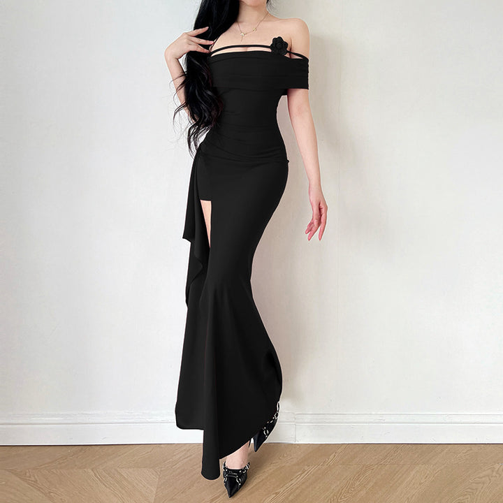 Kvinnors eleganta off-shoulder maxiklänning med sofistikerad skärning och blommiga detaljer-Eva Jonsson