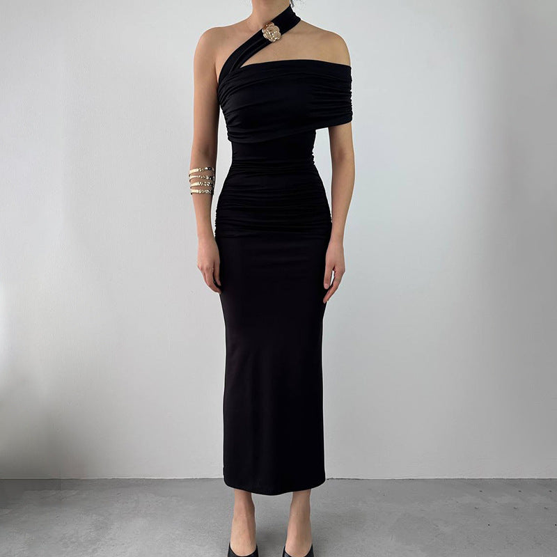 Kvinnors eleganta omslagskvällklänning med asymmetrisk skärning och figursmickrande design-Eva Jonsson