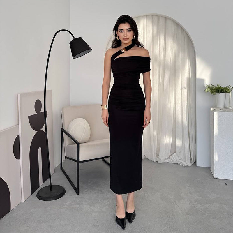 Kvinnors eleganta omslagskvällklänning med asymmetrisk skärning och figursmickrande design-Eva Jonsson