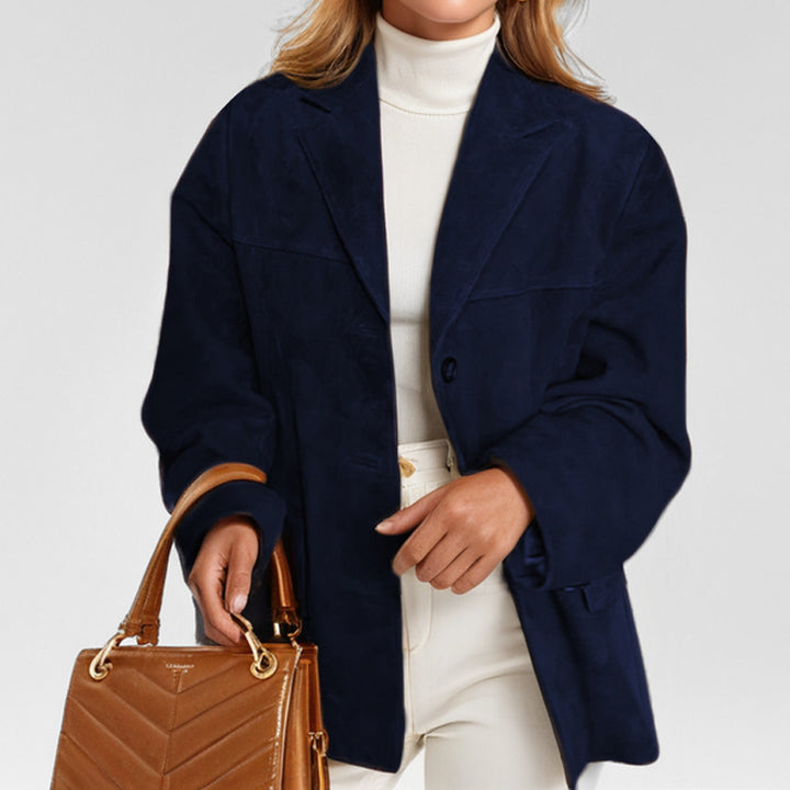 Kvinnors eleganta oversized blazer gjord av mockaimitation Mirla-Eva Jonsson