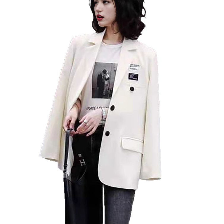 Kvinnors eleganta oversized blazer med dubbelknäppt skärning och moderna detaljer Mirla-Eva Jonsson