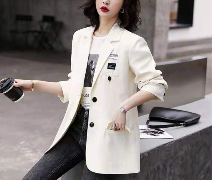 Kvinnors eleganta oversized blazer med dubbelknäppt skärning och moderna detaljer Mirla-Eva Jonsson