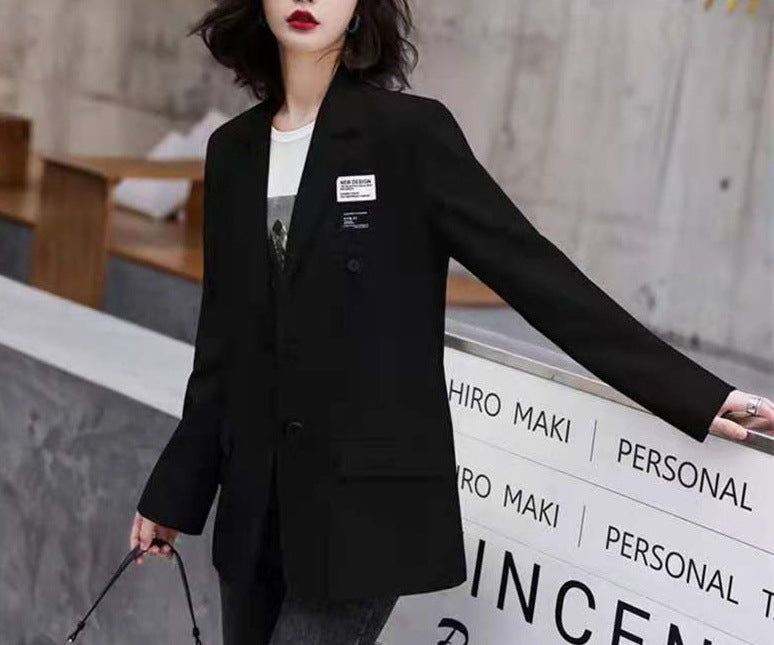 Kvinnors eleganta oversized blazer med dubbelknäppt skärning och moderna detaljer Mirla-Eva Jonsson