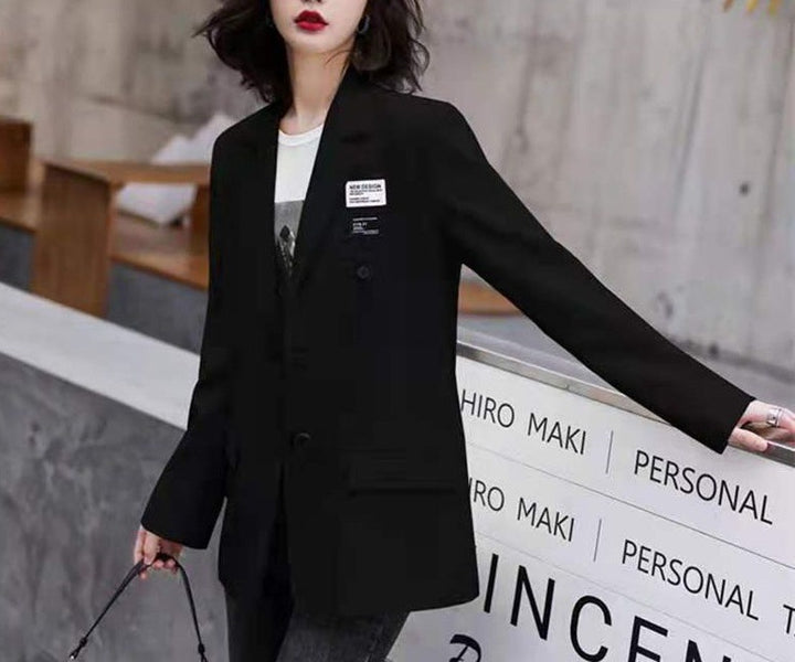 Kvinnors eleganta oversized blazer med dubbelknäppt skärning och moderna detaljer Mirla-Eva Jonsson