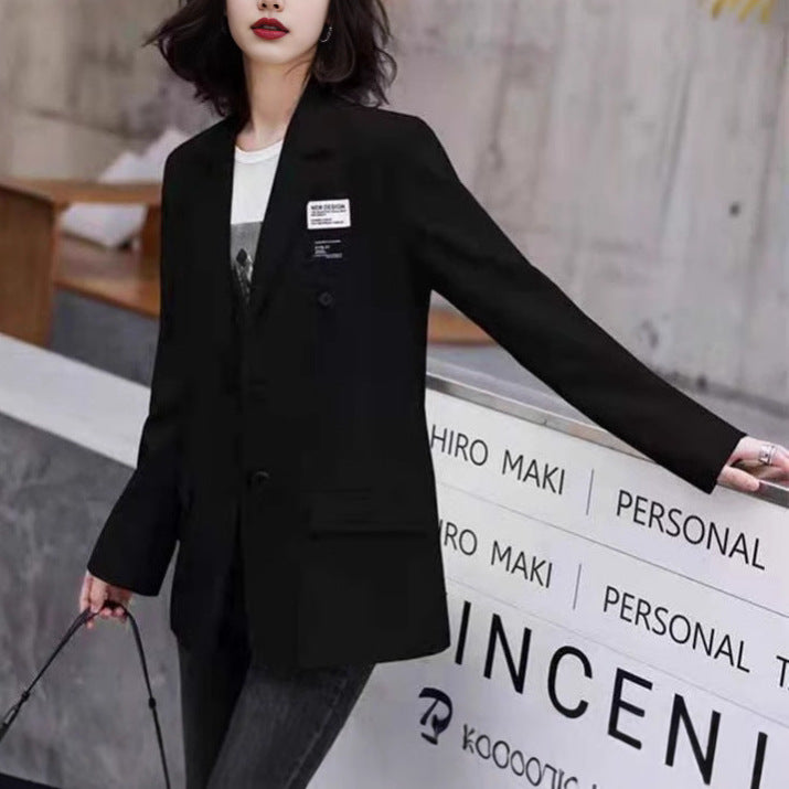 Kvinnors eleganta oversized blazer med dubbelknäppt skärning och moderna detaljer Mirla-Eva Jonsson