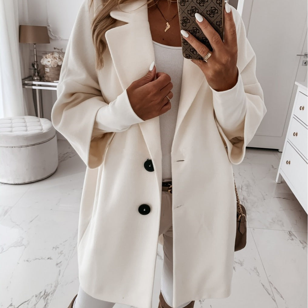 Kvinnors eleganta oversized kappan Mirla-Eva Jonsson