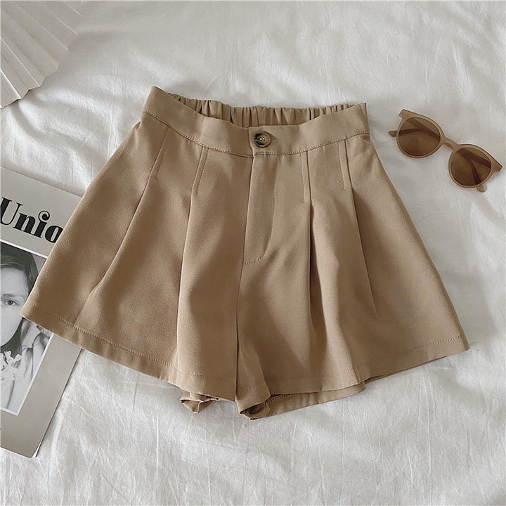 Kvinnors eleganta shorts med veck och knappdetalj-Eva Jonsson